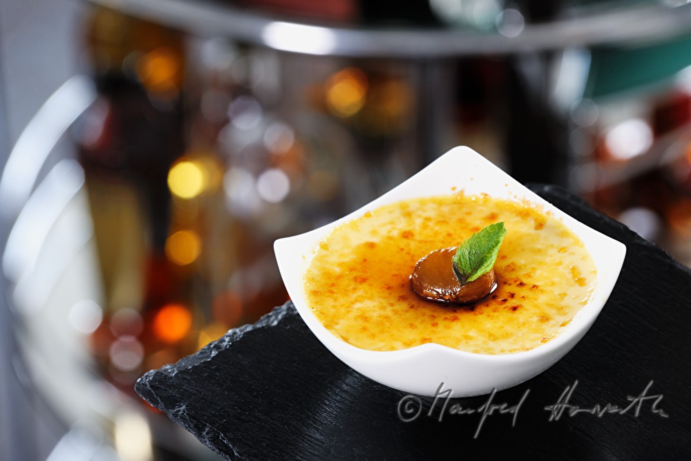 Maroni-Creme-Brulee mit Portwein-Rosineneis