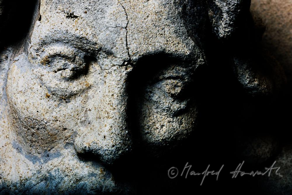 Barock-Sandsteinfigur (Engel) auf dem Kalvarienberg