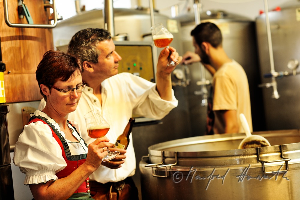 Wirtsleute Waltraud und Paul Haselböck in ihrer kleinen Bierbrauerei