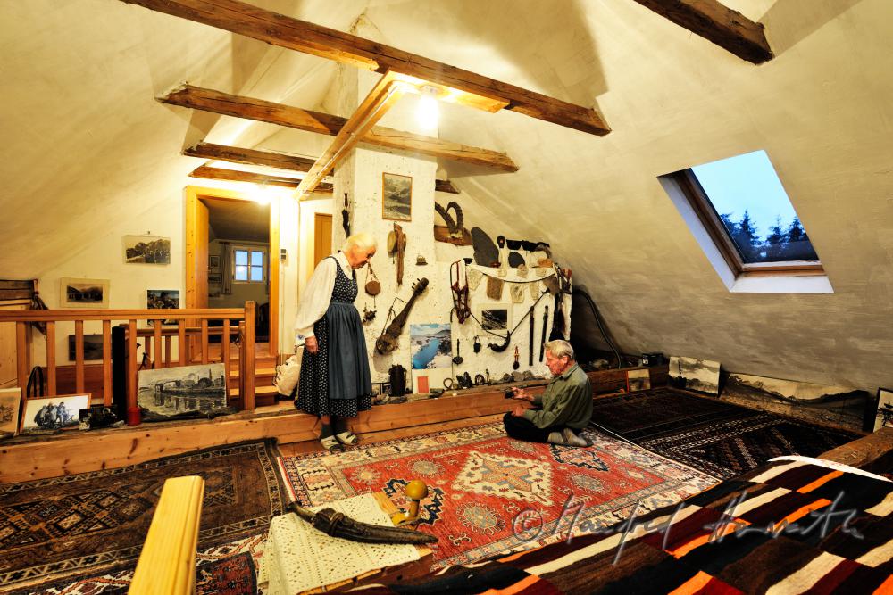 Herr und Frau Fuchs im Wohnzimmer