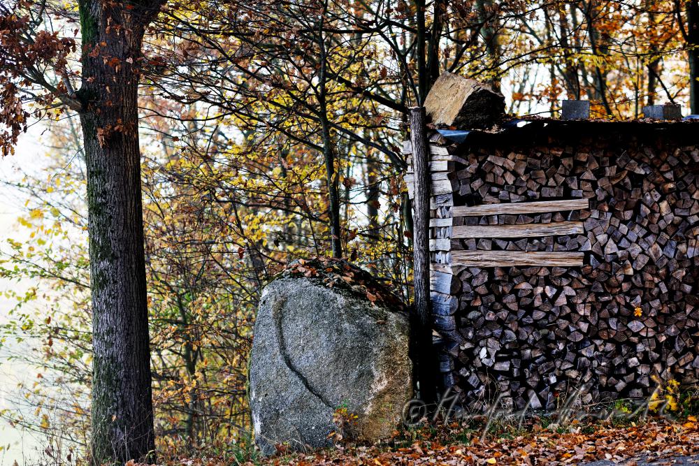 Holzstoss geschlichtet aus Meterscheiten