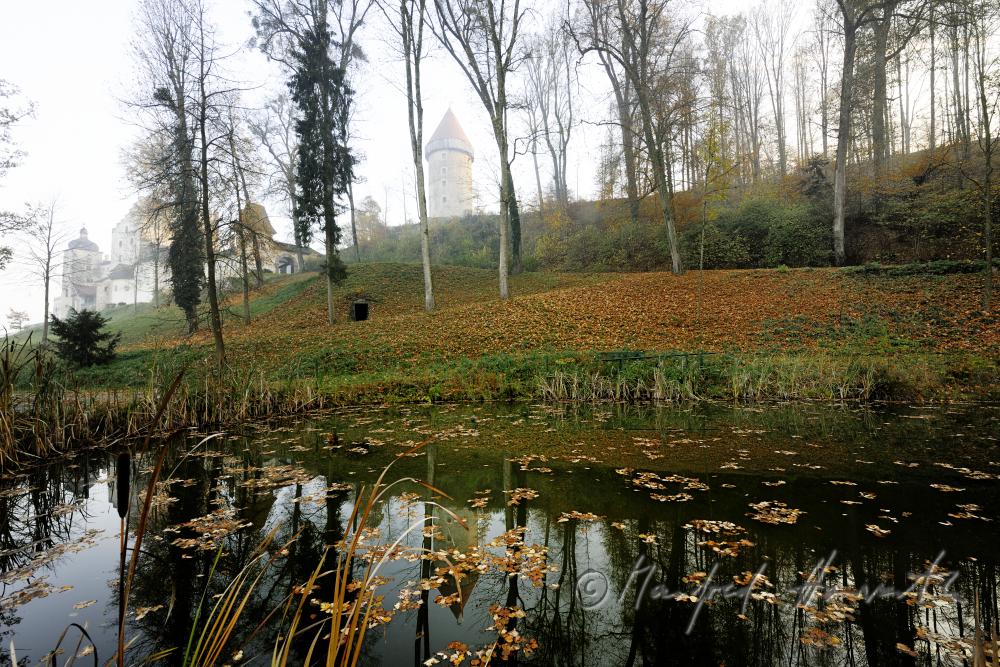 Burg in den Hügeln des Unteren Mühlviertels