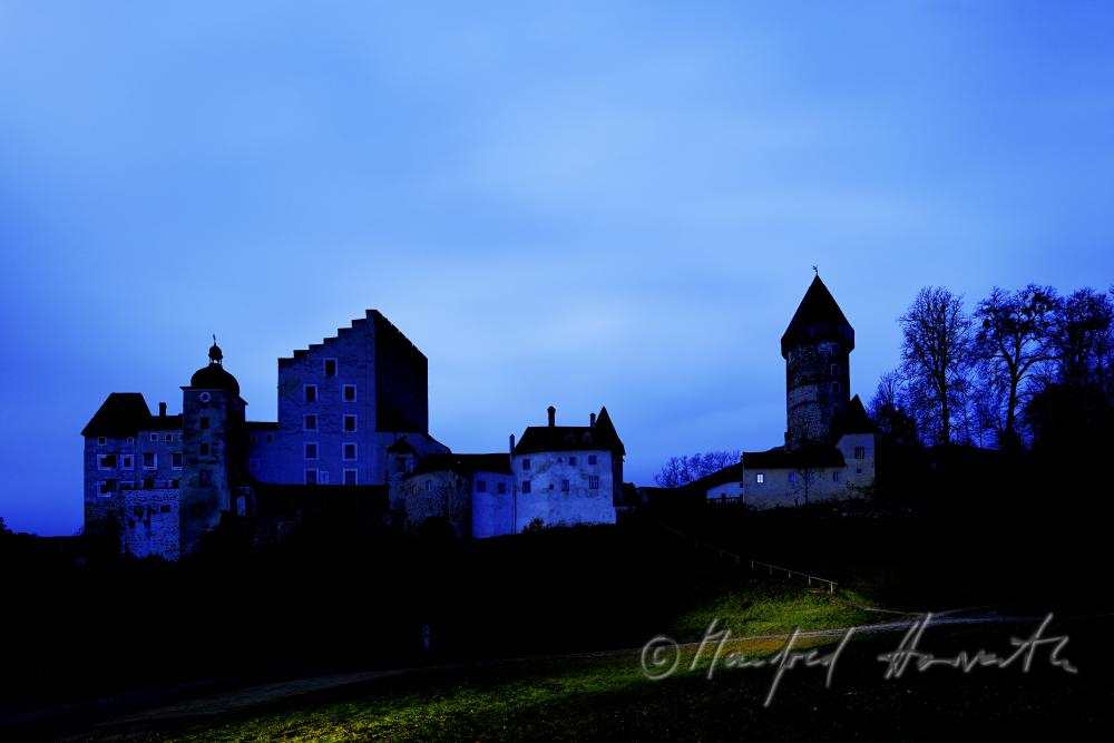 Burg in den Hügeln des Unteren Mühlviertels