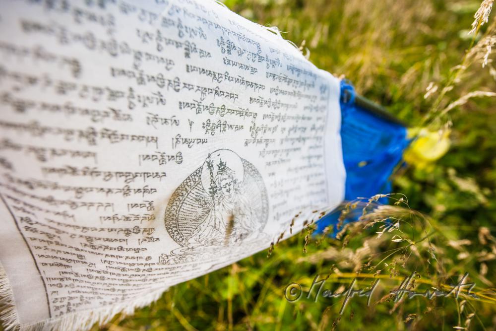 Tibetanische Gebetsfahnen vor der 