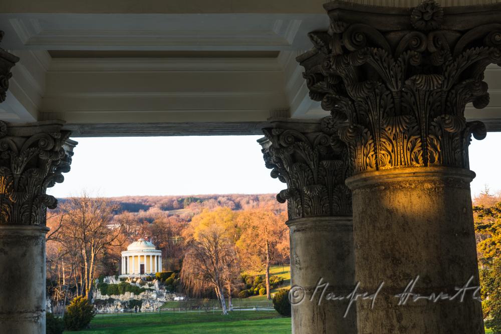 Säulen von Schloss Esterhàzy und Leopoldinentempel