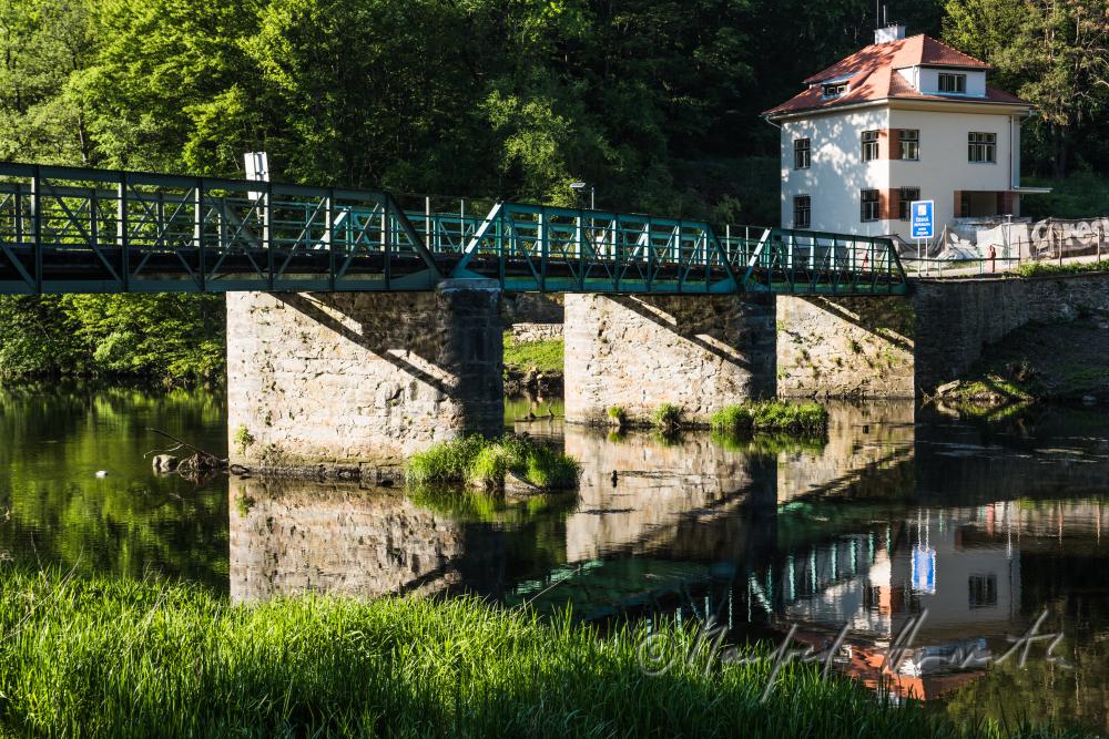 Grenzbrücke und altes Zollhaus in Tschechien