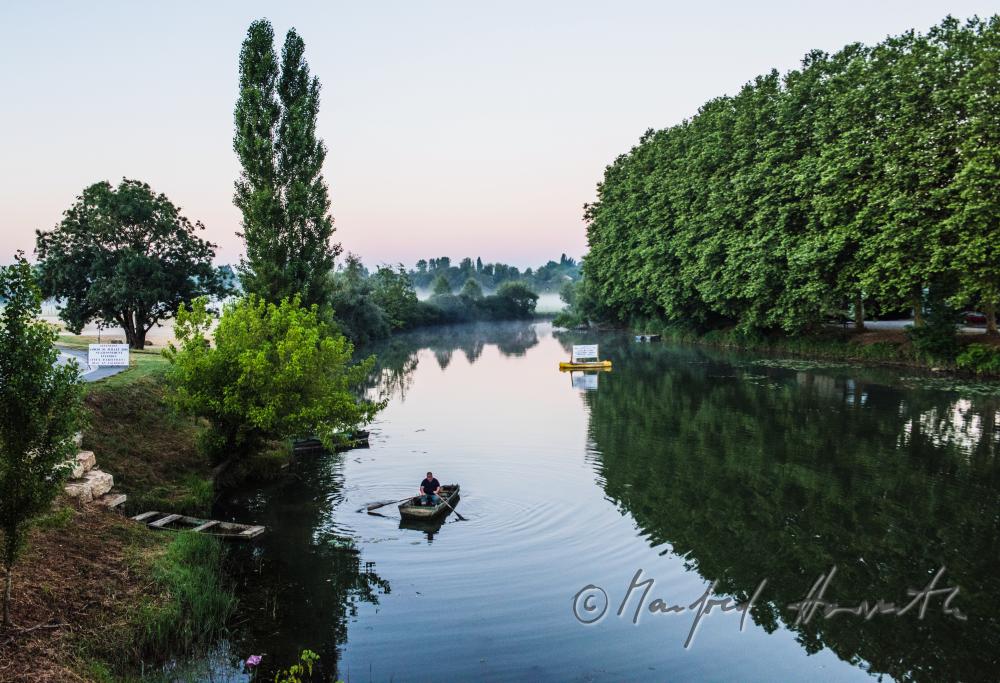 Fischer im Fluss-Hafen von Louhans am Fluss La Seille