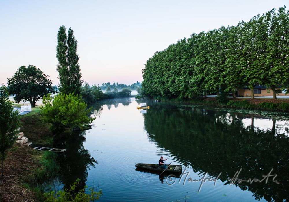 Fischer im Fluss-Hafen von Louhans am Fluss La Seille