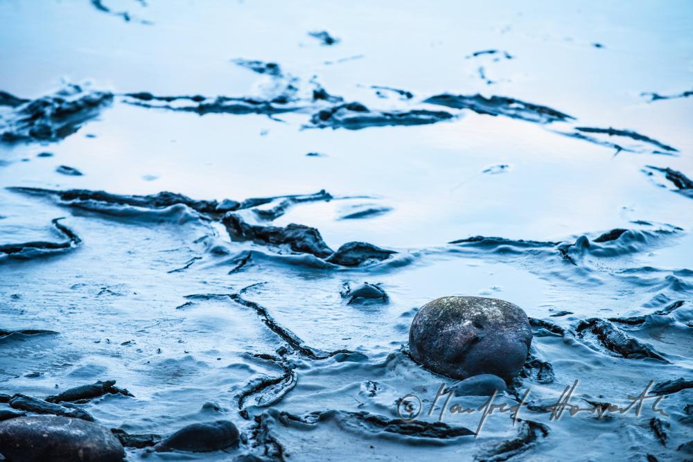 trockene Salzlacke im flachen Wasser der Schwemmlandebene