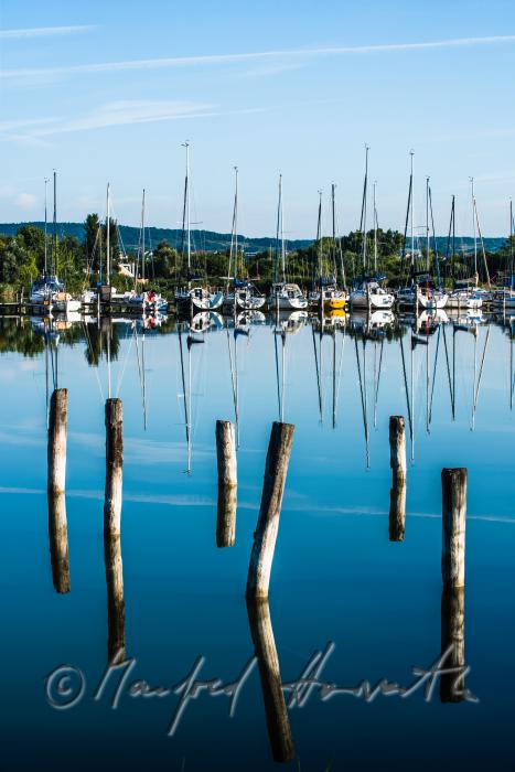 Blick vom Hafen zum Leithagebirge
