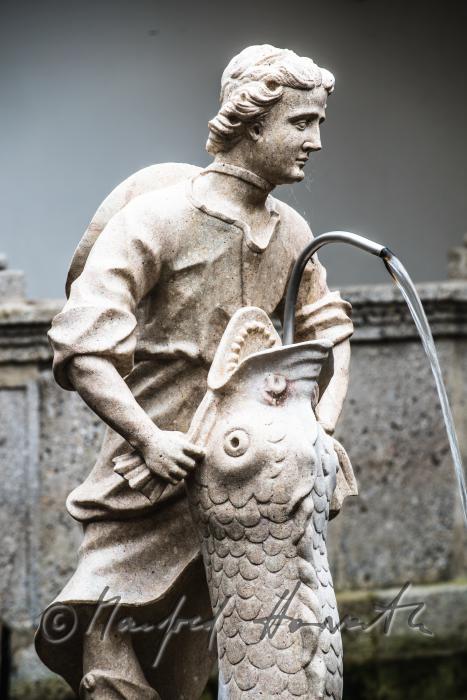 Barocke Statue des David im Fischkalter
