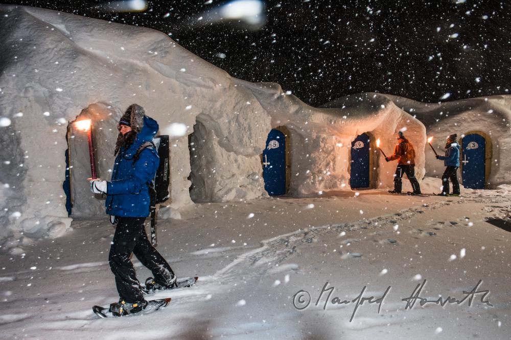 Gäste des Iglu-Hotels im 