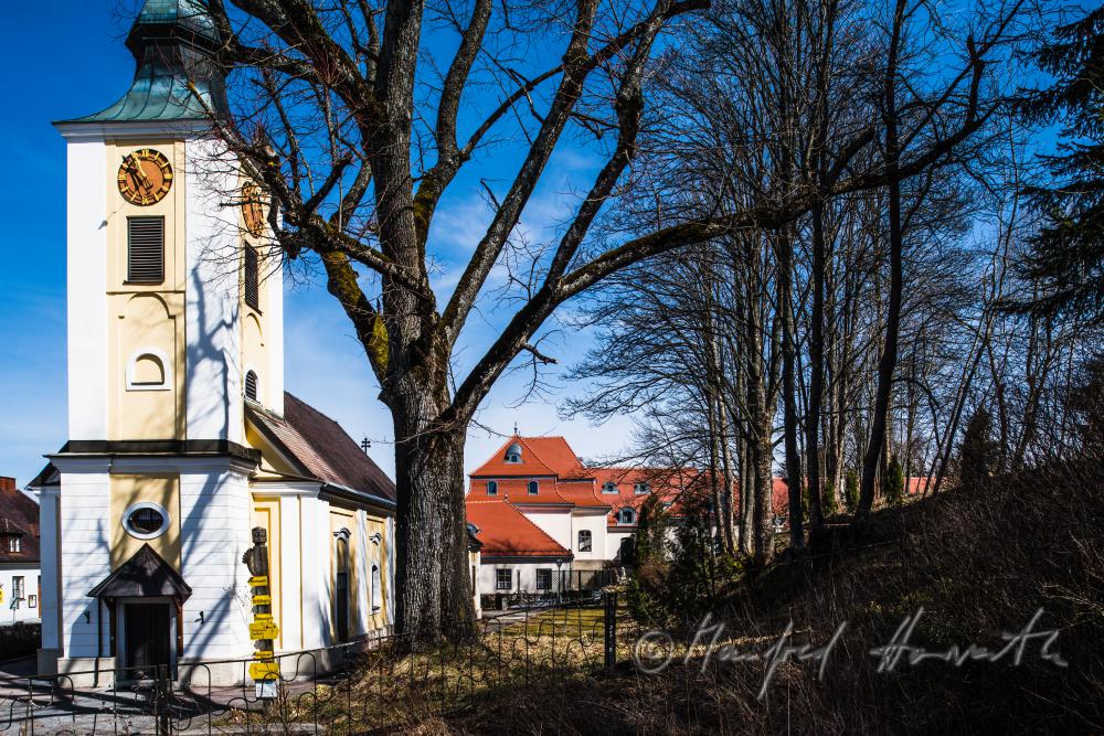 Kirche und Schloss Gutenbrunn am Hauptplatz