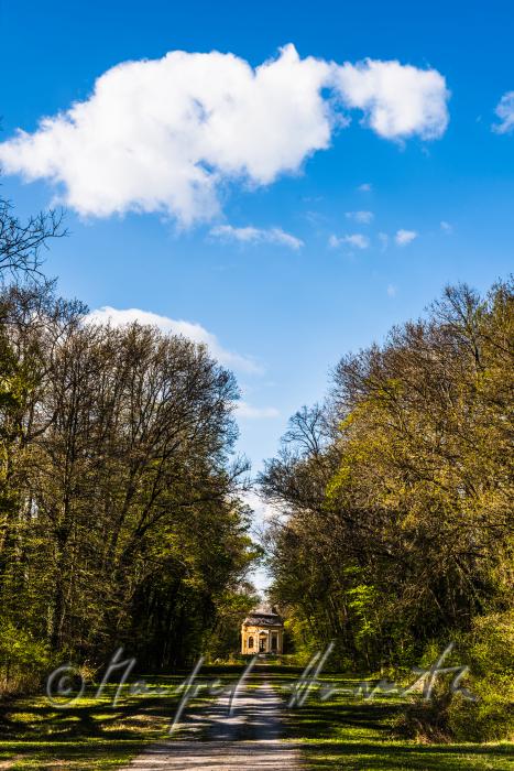 frühbarocker Jagdpavillon im Landschaftsgarten des Schloss Obersiebenbrunn