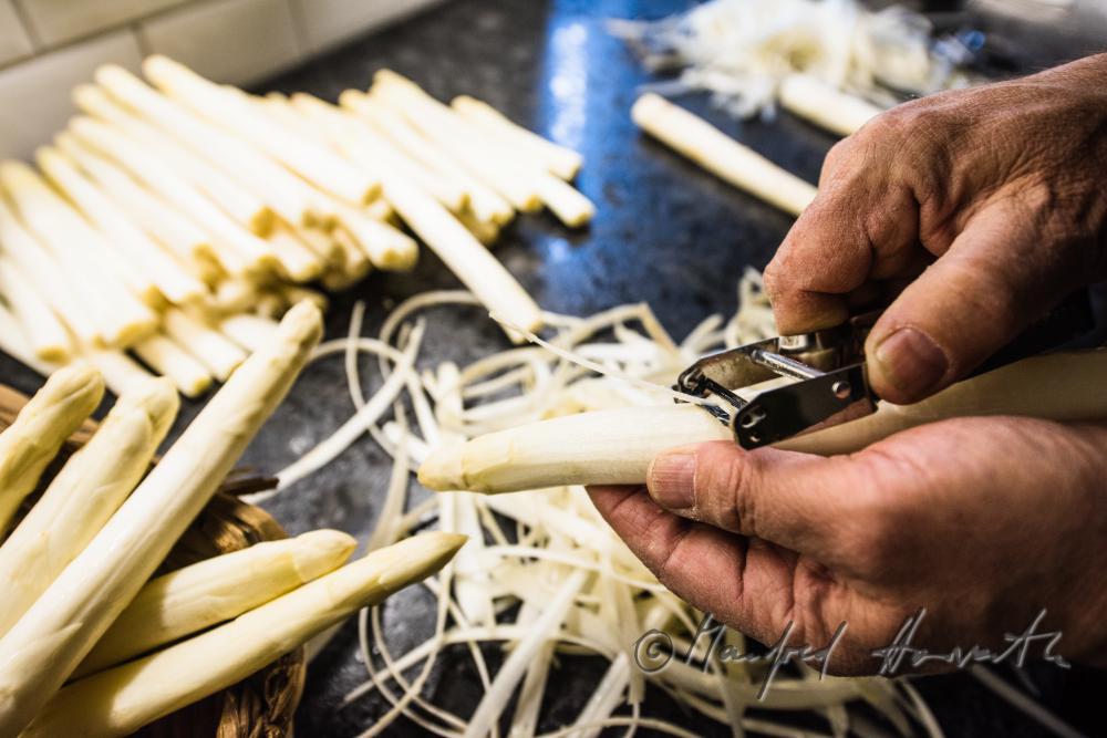 Familie Brandenstein kocht Bio-Spargel aus eigener Produktion
