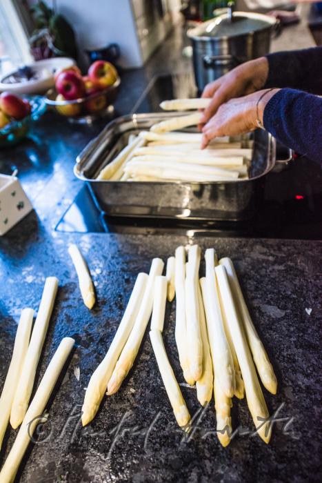 Familie Brandenstein kocht Bio-Spargel aus eigener Produktion